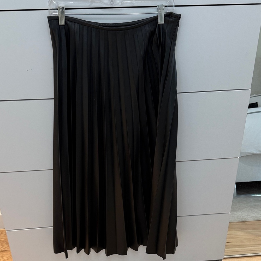 Elegant Black leather Pleated Skirt